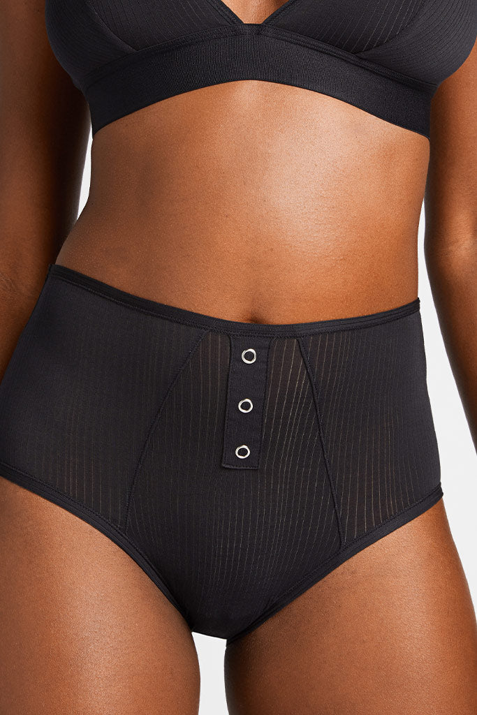 Drop-needle stitch creates a subtle, vertical stripe effect [Aube XS]