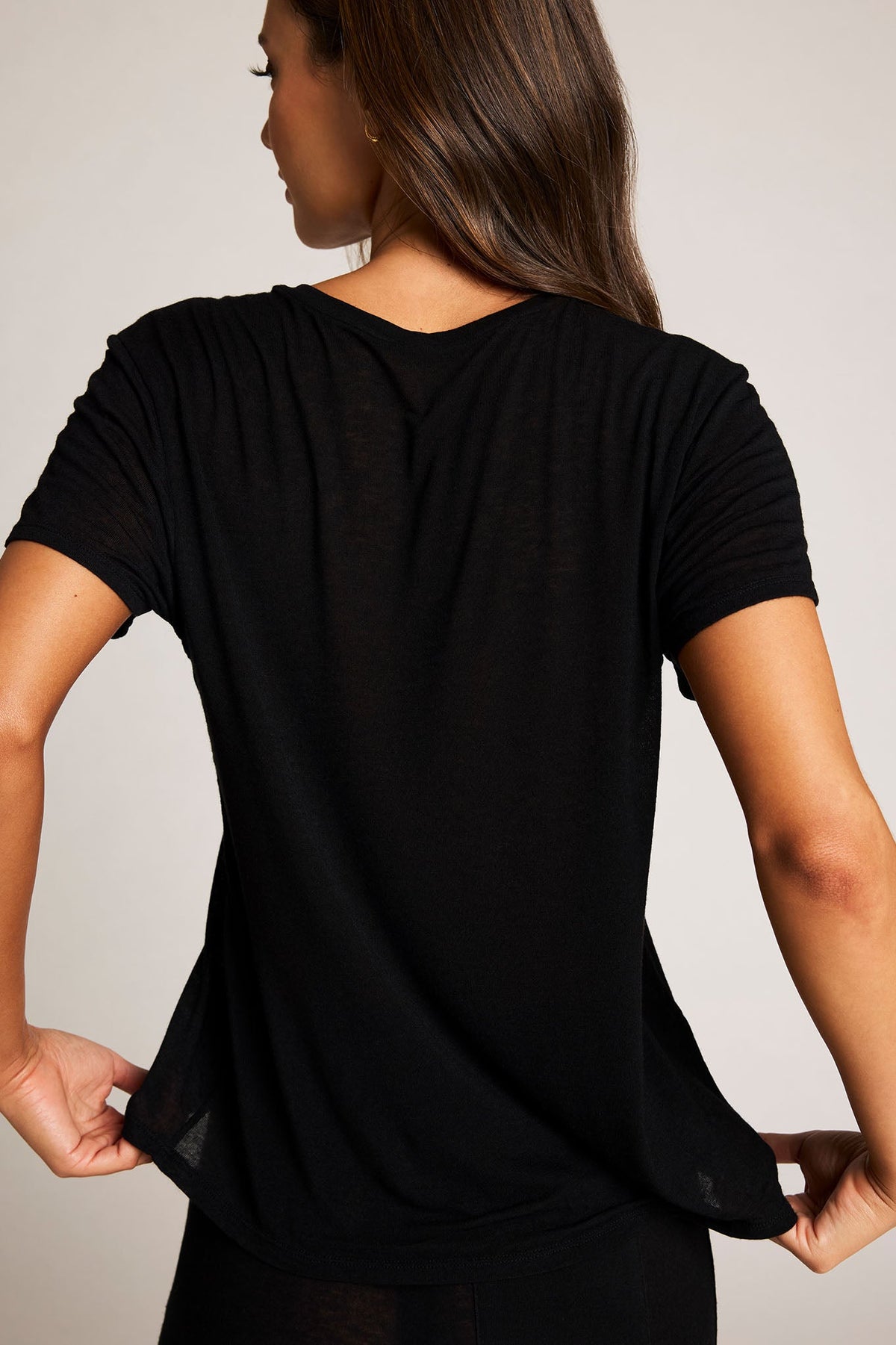 Fino Featherweight Cashmere Boyfriend Tee in Black