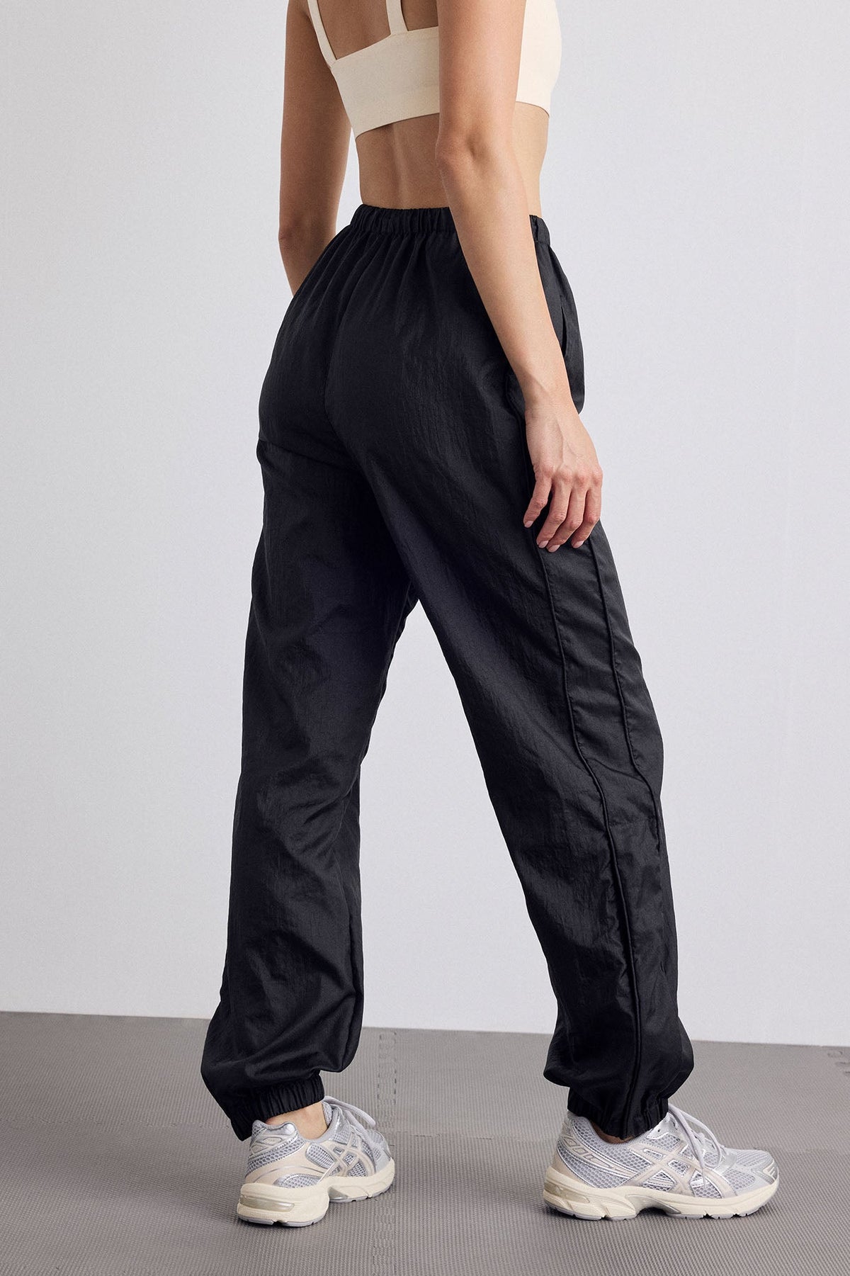 Parachute Jogger in Black