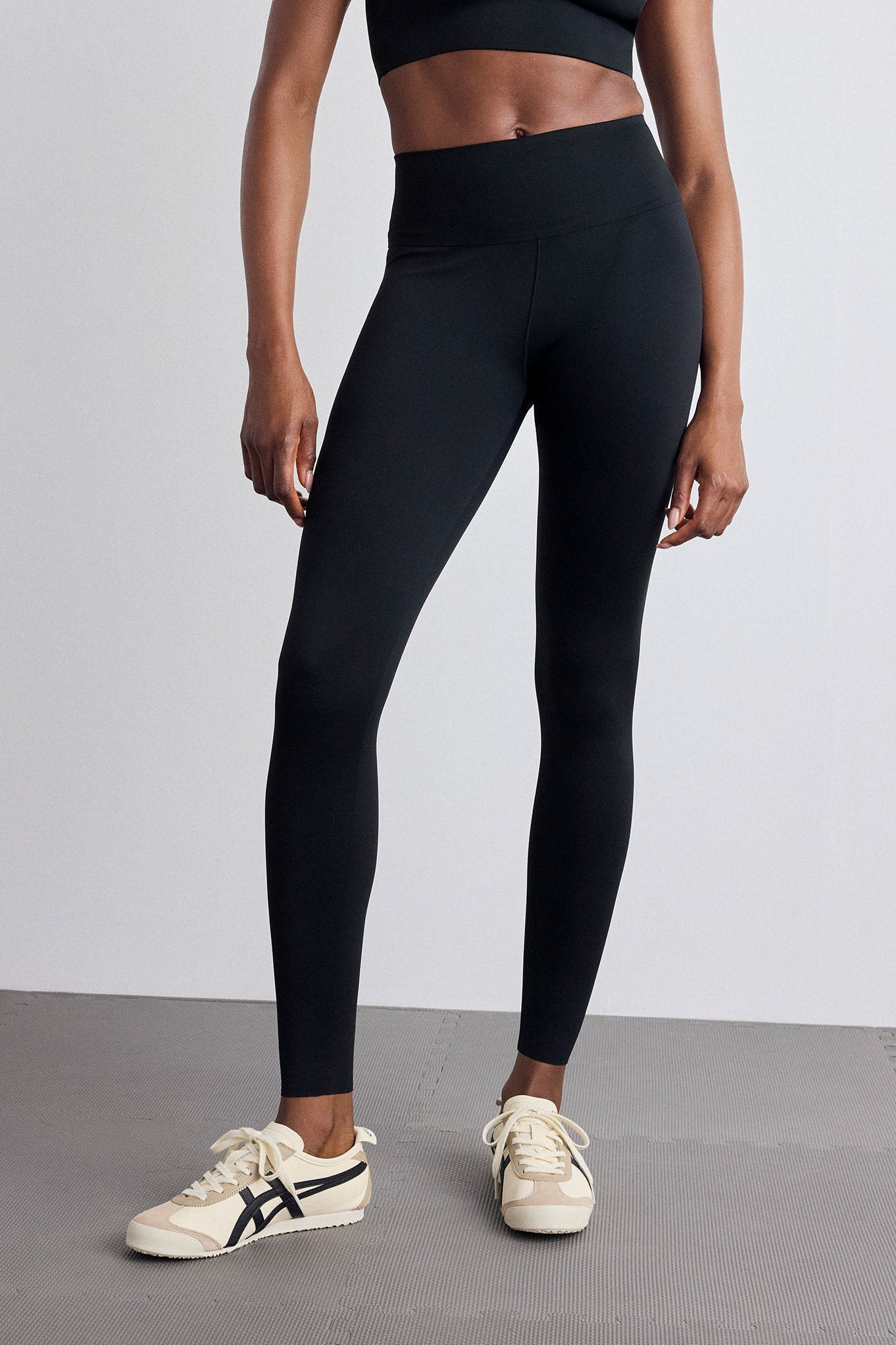 Base Sport Legging in Black